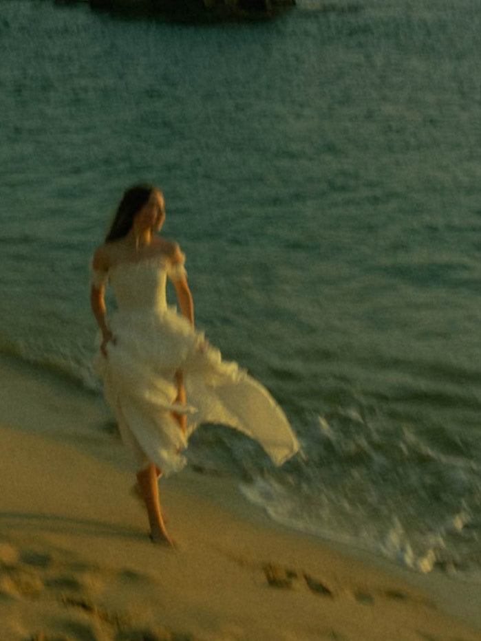 The Essence of Summer: Airy, Free, Light
