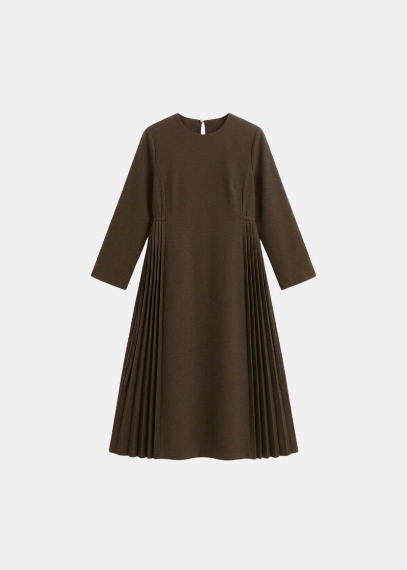 Robe longue plissée sur le côté