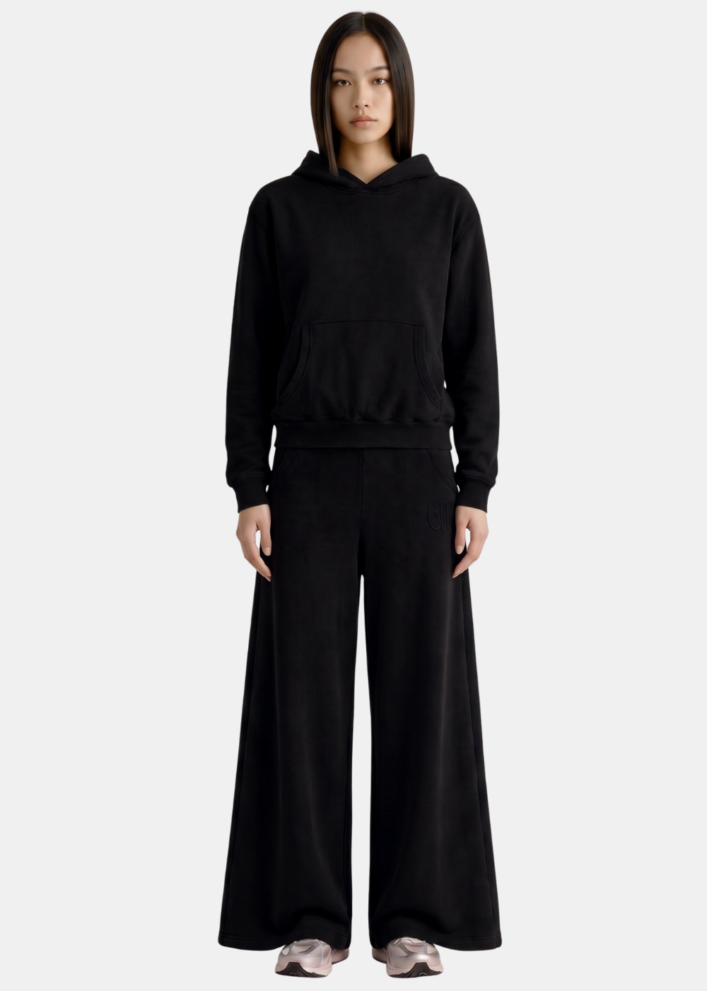 black — model wearing pullover