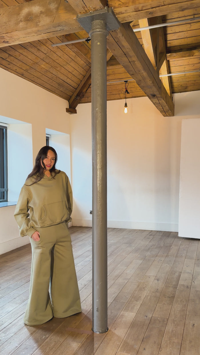 PULLOVER worn — editorial